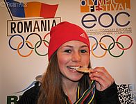Foto von Carolin Langenhorst mit Silbermedaille