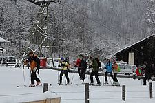 Personen beim Ski fahren